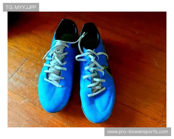 足球明星穿高帮鞋还是低帮鞋 哪种更适合赛场表现与个人风格